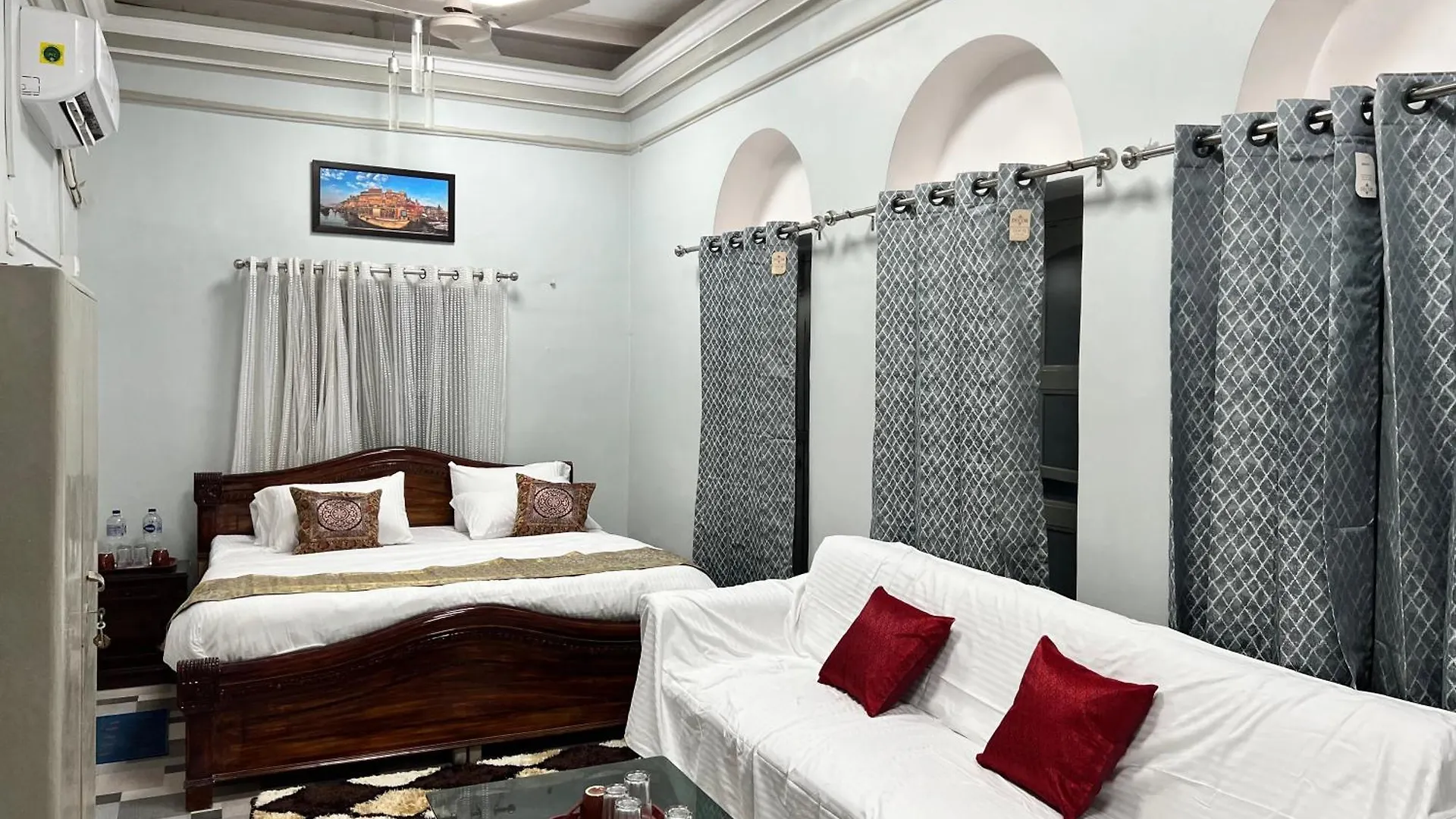 The Krishna Palace Varanasi 0*,