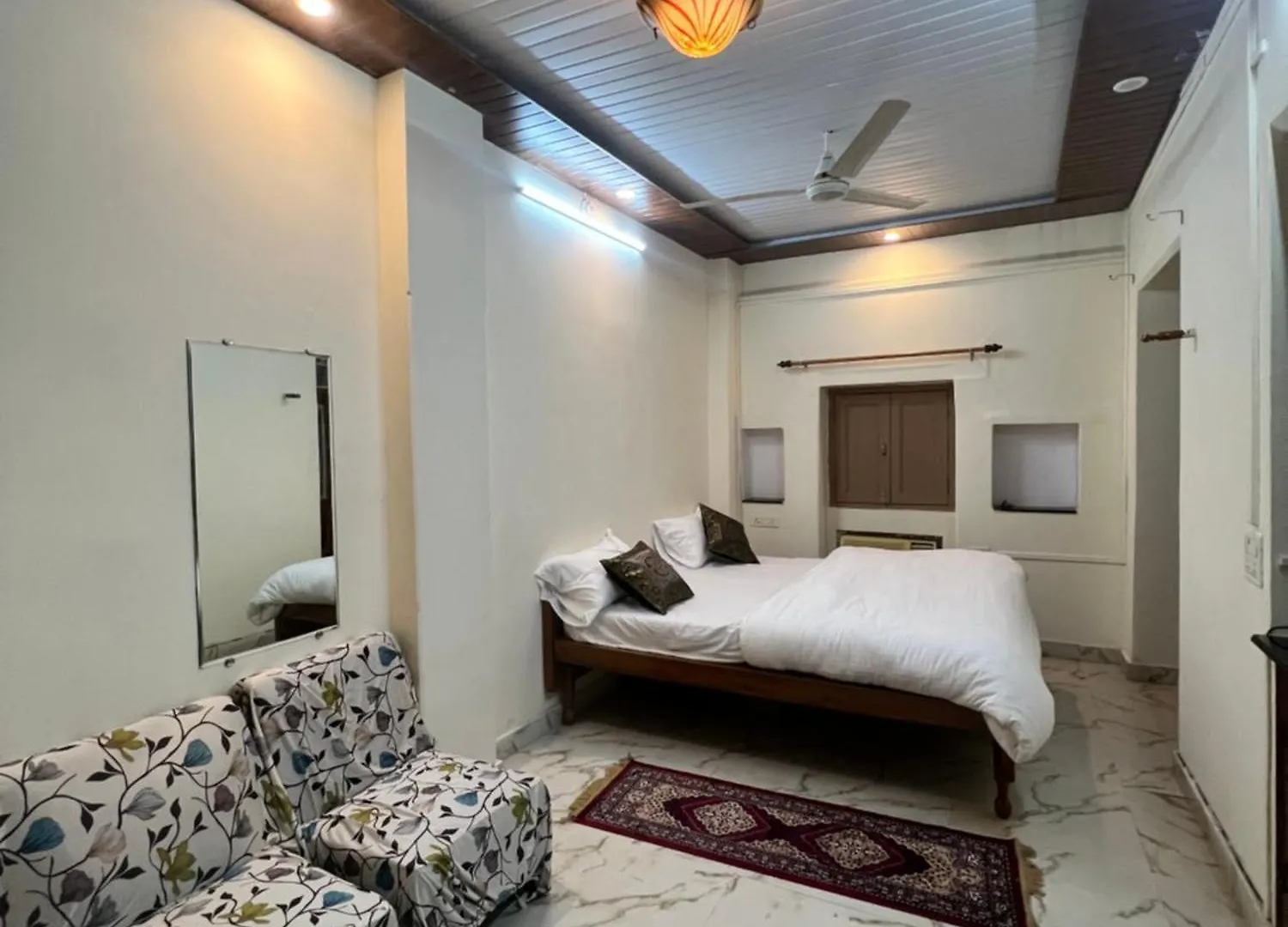 The Krishna Palace Varanasi Hostel
